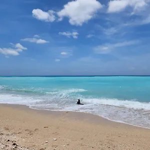 Apartment Beachfront Apartment, Quiet 4 Beds, 1 Bath, Ac, Wi-fi, Hot Water, In Near Patos, Paraiso (Barahona)